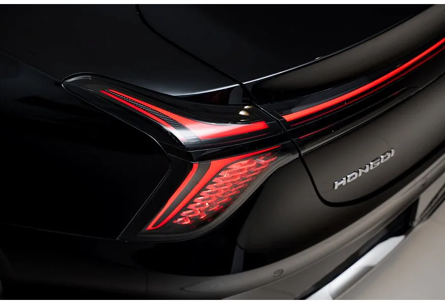 Hongqi H6 2.0T 8AT 2WD (245 л.с.) Deluxe Черный в АВИЛОН. Слайд №11