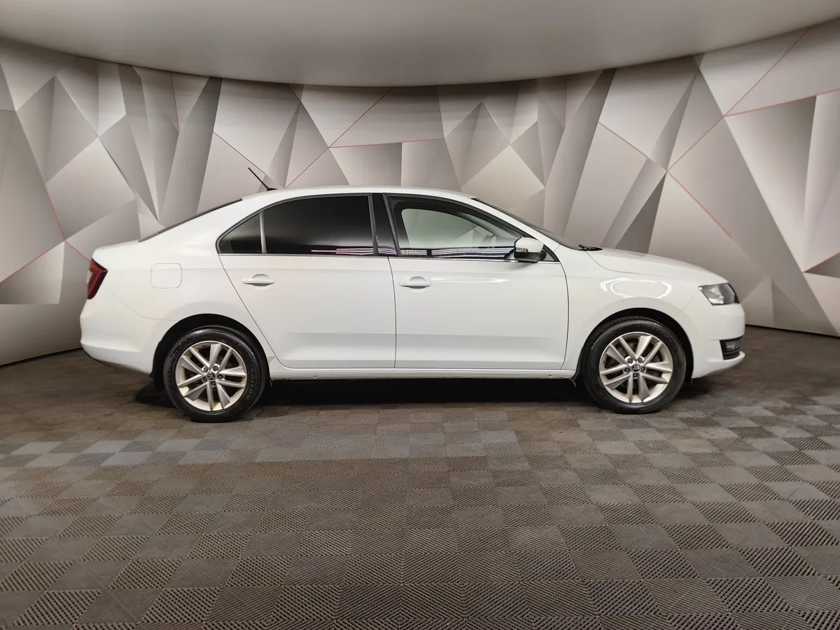 Skoda Rapid 1.6 AT (110 л.с.) Белый в АВИЛОН. Слайд №6