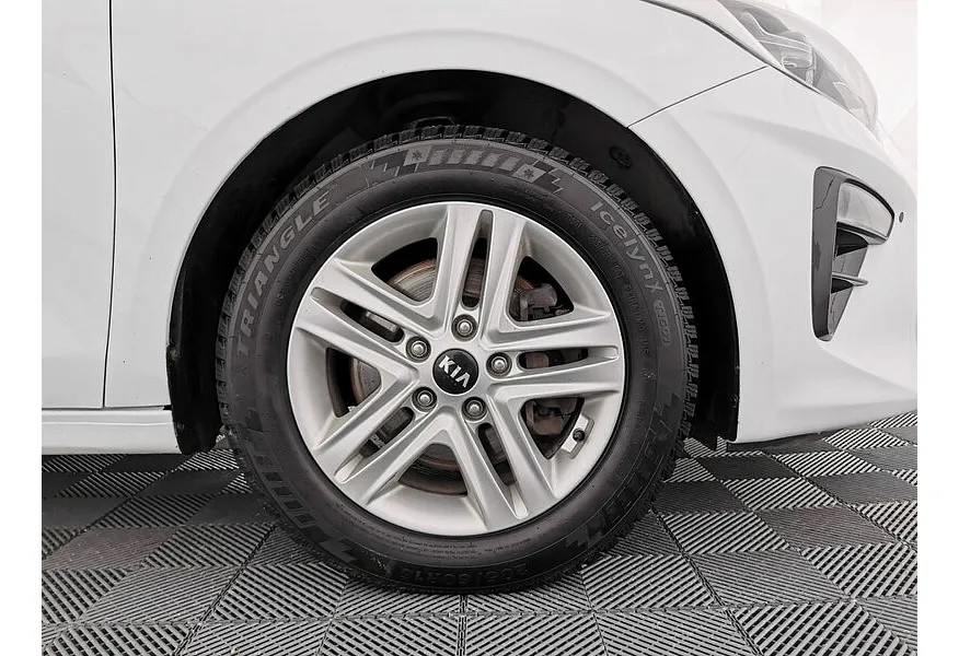 Kia Ceed 1.6 CRDi AMT (136 л.с.) Белый в АВИЛОН. Слайд №9