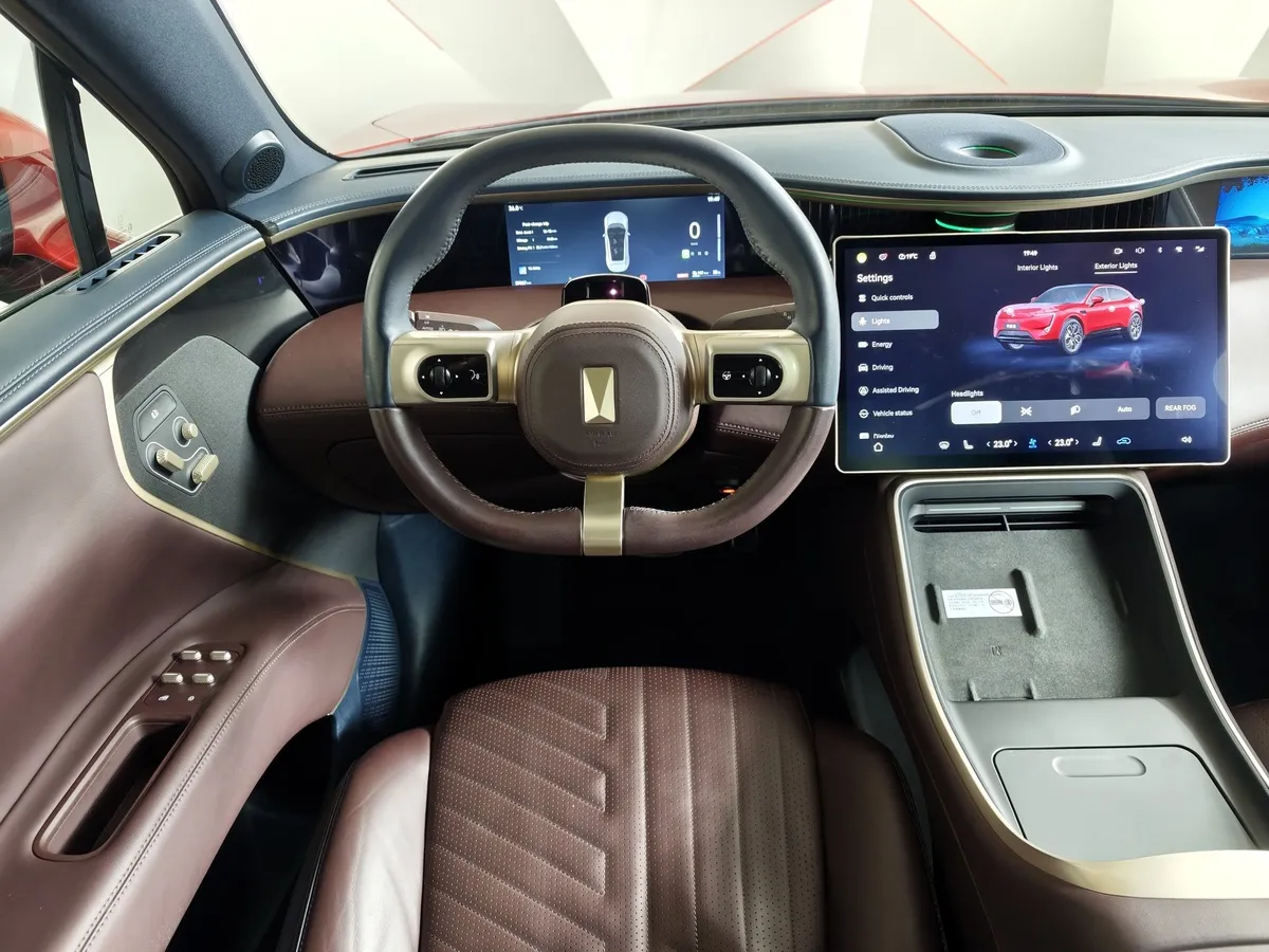 Avatr 11 Long Range Dual Motor AT 4WD (309 л.с.)  Luxury Edition  Красный в АВИЛОН. Слайд №19