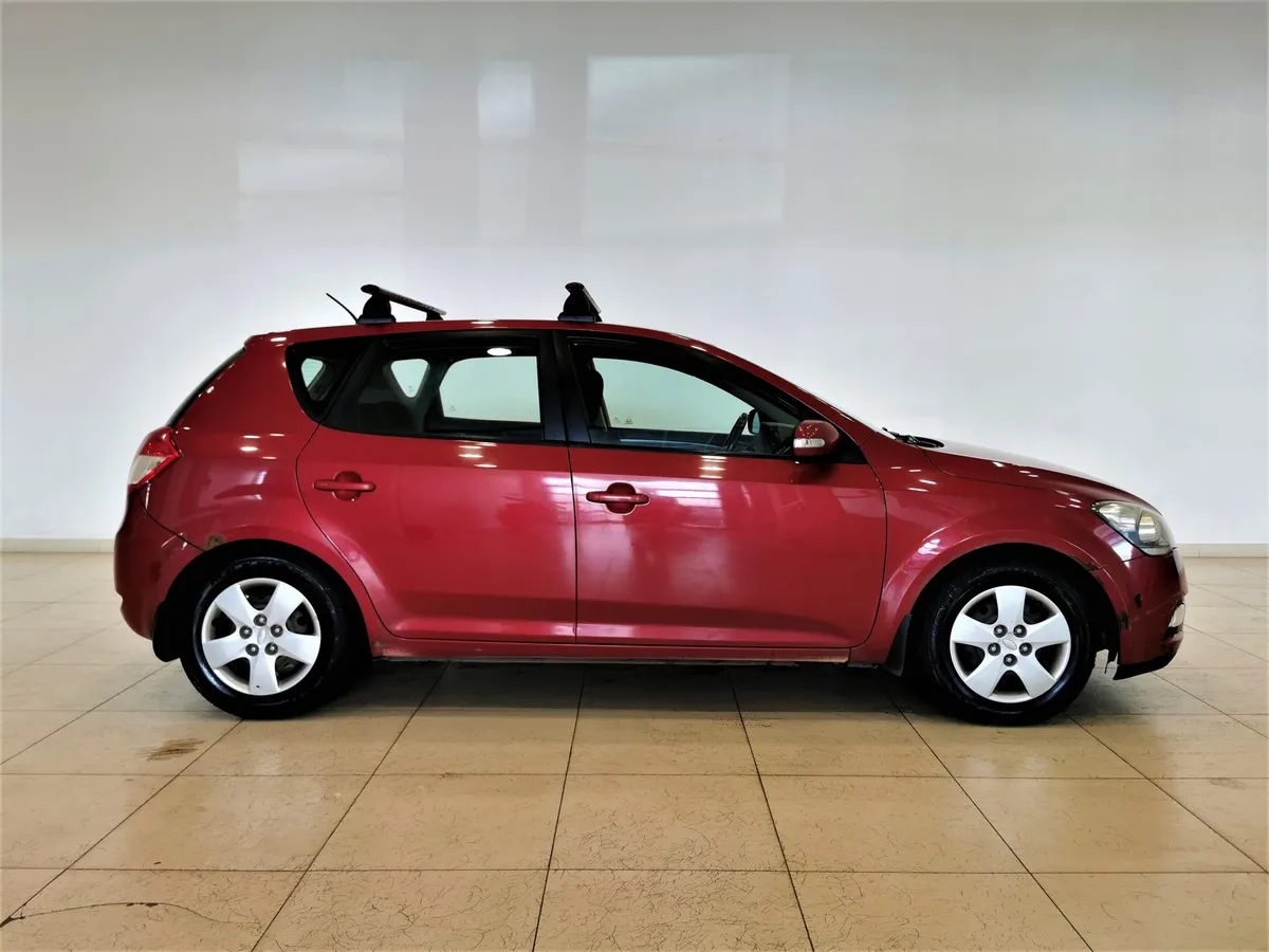 Kia Ceed 1.6 MT (129 л.с.) Comfort Красный в АВИЛОН. Слайд №5