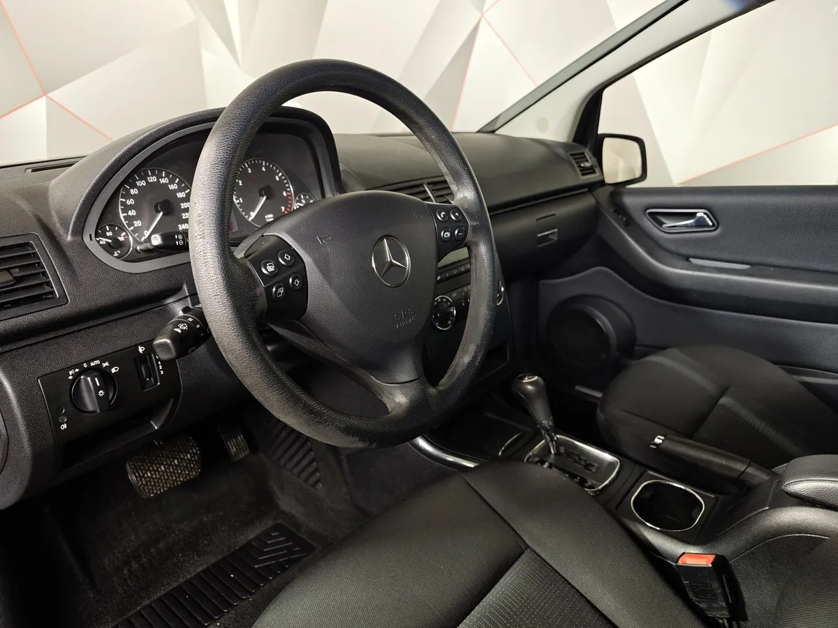 Mercedes-Benz A-Класс A 180 Autotronic (116 л.с.) Красный в АВИЛОН. Слайд №19