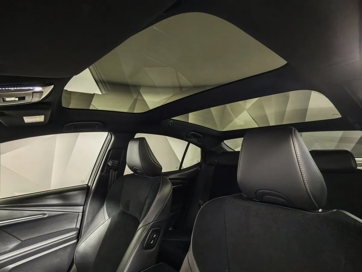 Toyota Camry 2.0h CVT (197 л.с.) Sport Plus Серый в АВИЛОН. Слайд №23