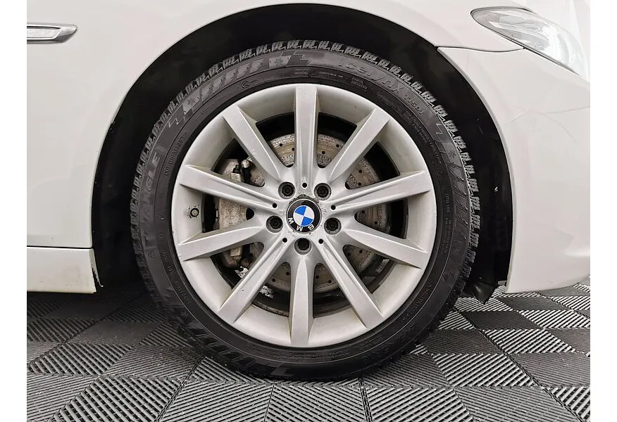 BMW 5 серия 520d Steptronic (190 л.с.) Белый в АВИЛОН. Слайд №7