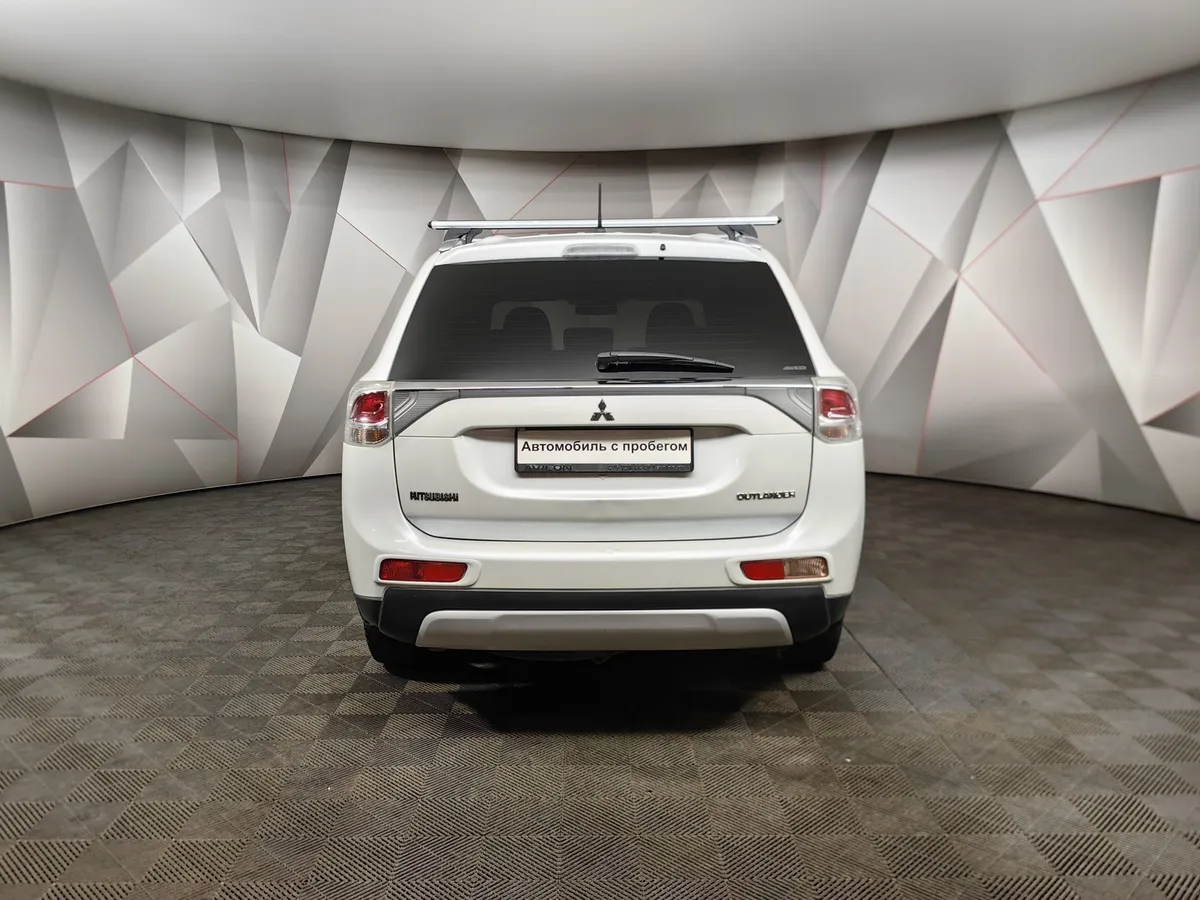 Mitsubishi Outlander 2.0 CVT 4WD (146 л.с.) Instyle E29 Белый в АВИЛОН. Слайд №8