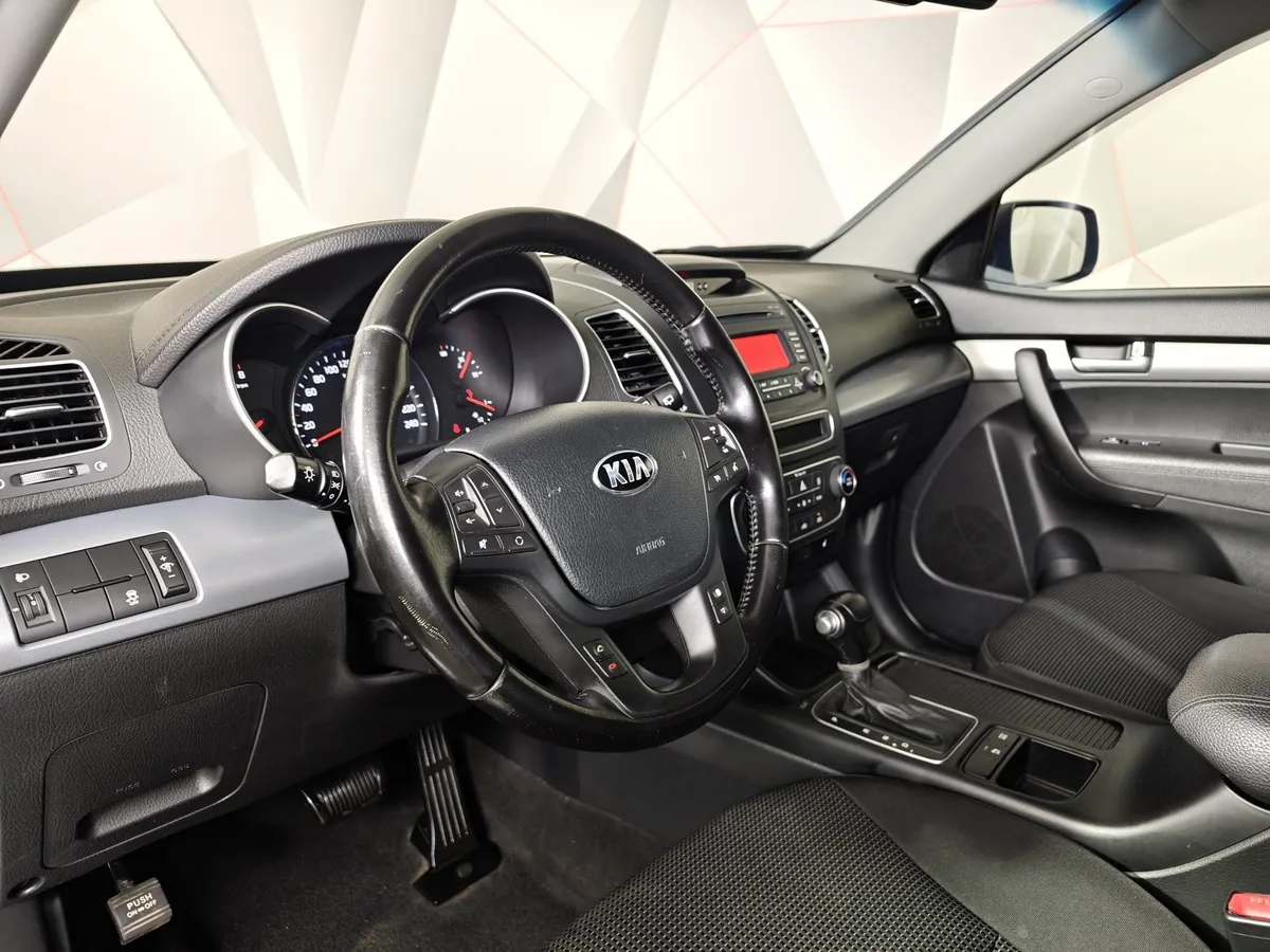 Kia Sorento 2.4 AT (175 л.с.) Classic Серебристый в АВИЛОН. Слайд №18