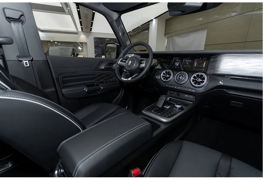 TANK 300 2.0T AT 4WD (220 л.с.) Драйв Черный в АВИЛОН. Слайд №10