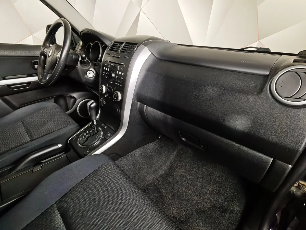 Suzuki Grand Vitara 2.0 AT AWD (140 л.с.) Черный в АВИЛОН. Слайд №13