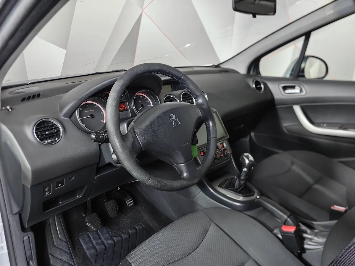 Peugeot 408 1.6 HDI MT (112 л.с.) Серебристый в АВИЛОН. Слайд №18