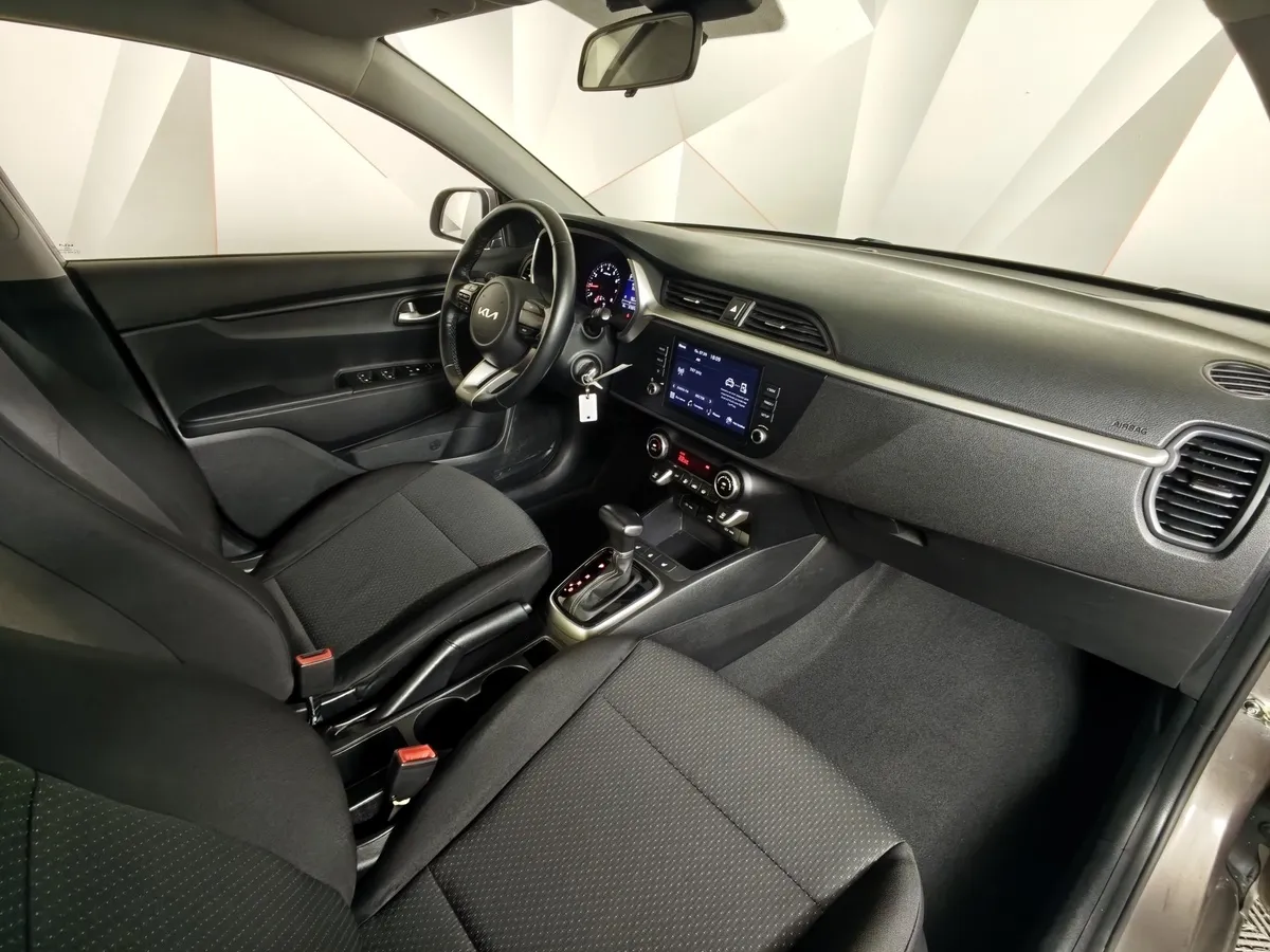 Kia Rio 1.6 AT (123 л.с.) Luxe Серый в АВИЛОН. Слайд №13