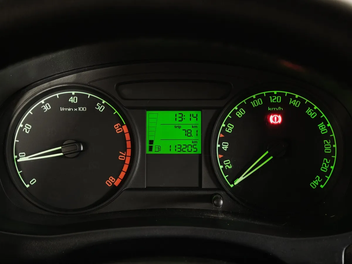 Skoda Fabia 1.2 MT (70 л.с.) Голубой в АВИЛОН. Слайд №18