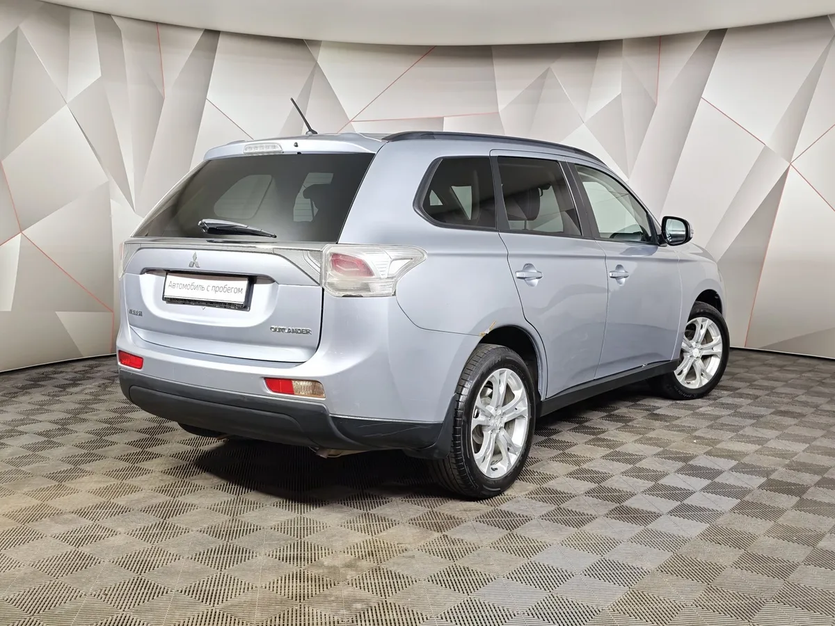 Mitsubishi Outlander 2.4 MIVEC CVT 4WD (167 л.с.) Instyle Серебристый в АВИЛОН. Слайд №2