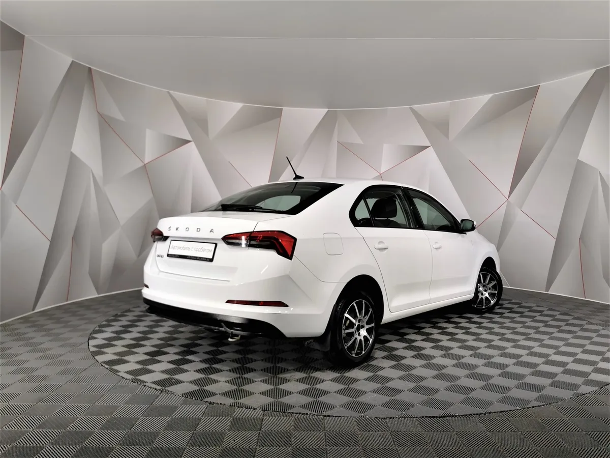 Skoda Rapid 1.6 AT (110 л.с.) Белый в АВИЛОН. Слайд №2