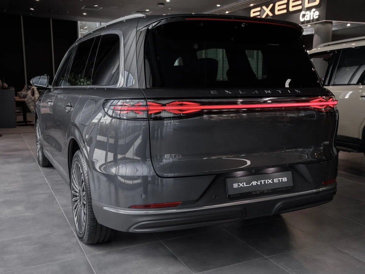 ESTEO Exlantix ET8 1.5h REEV AT 4WD (469 л.с.) Серый в АВИЛОН. Слайд №3