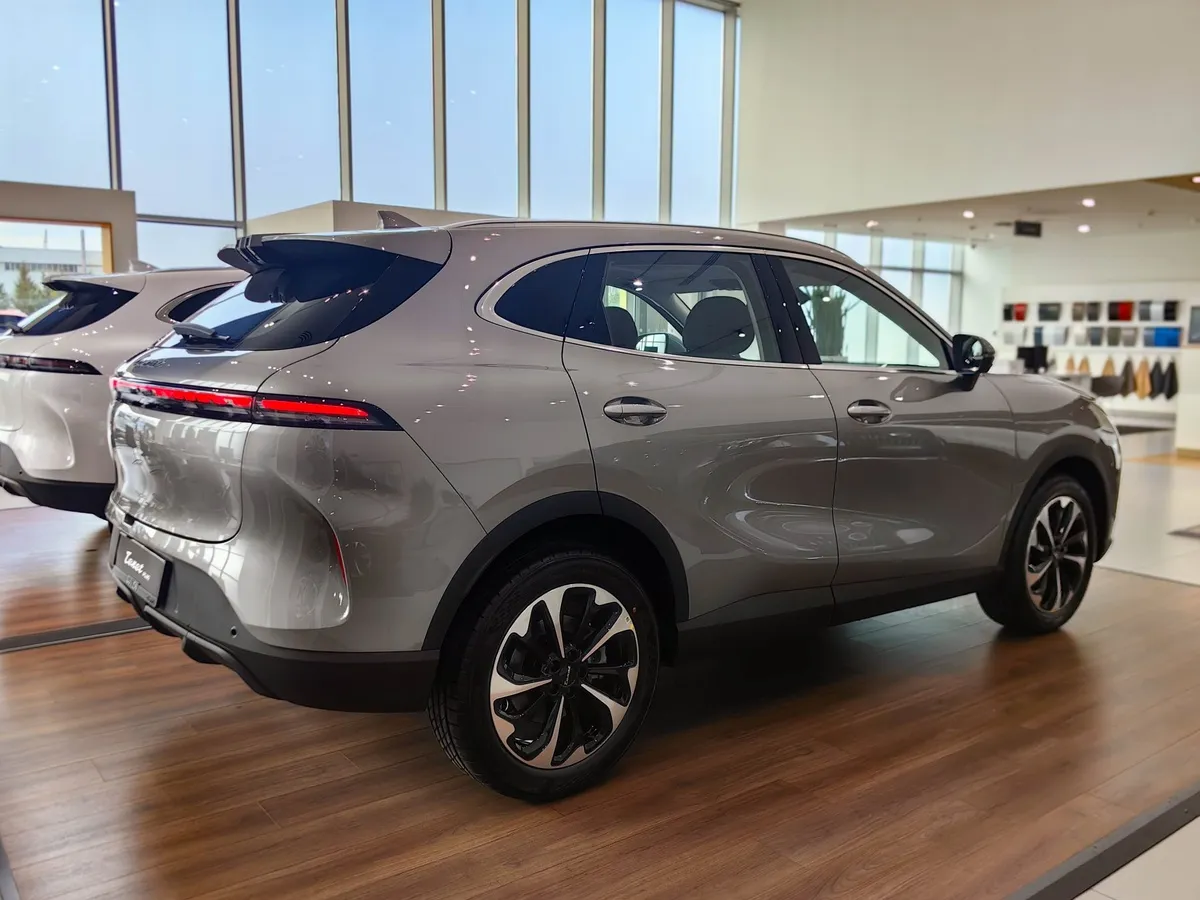 Tenet Plus L6 1.5T 6DCT 2WD (147 л.с.) Элегант Серебристый в АВИЛОН. Слайд №5