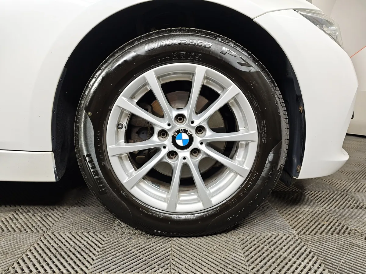 BMW 3 серия 320i xDrive AT (184 л.с.) M Sport Белый в АВИЛОН. Слайд №7