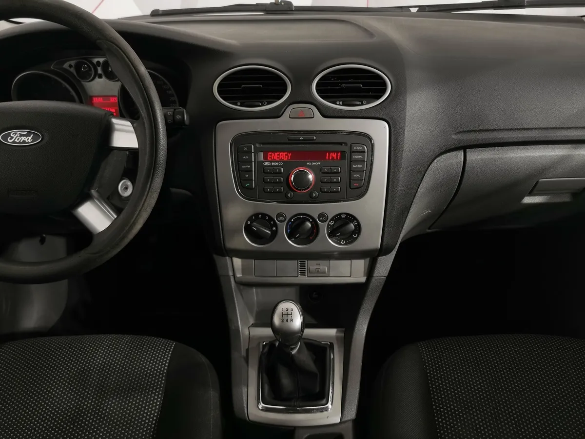 Ford Focus 1.6 MT (101 л.с.) Белый в АВИЛОН. Слайд №13