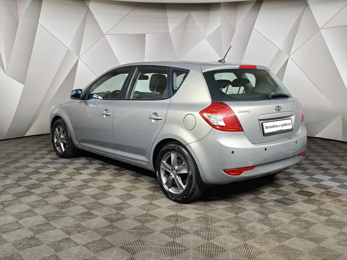 Kia Ceed 1.6 AT (122 л.с.) Люкс Серебристый в АВИЛОН. Слайд №4