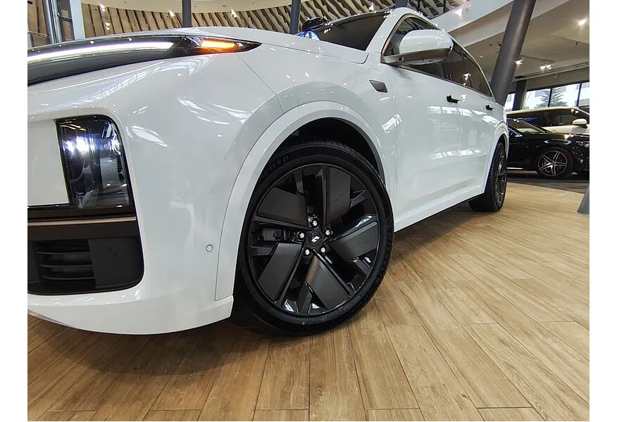 Li Auto L9 1.5 AT 4WD (449 л.с.) Ultra Белый в АВИЛОН. Слайд №17