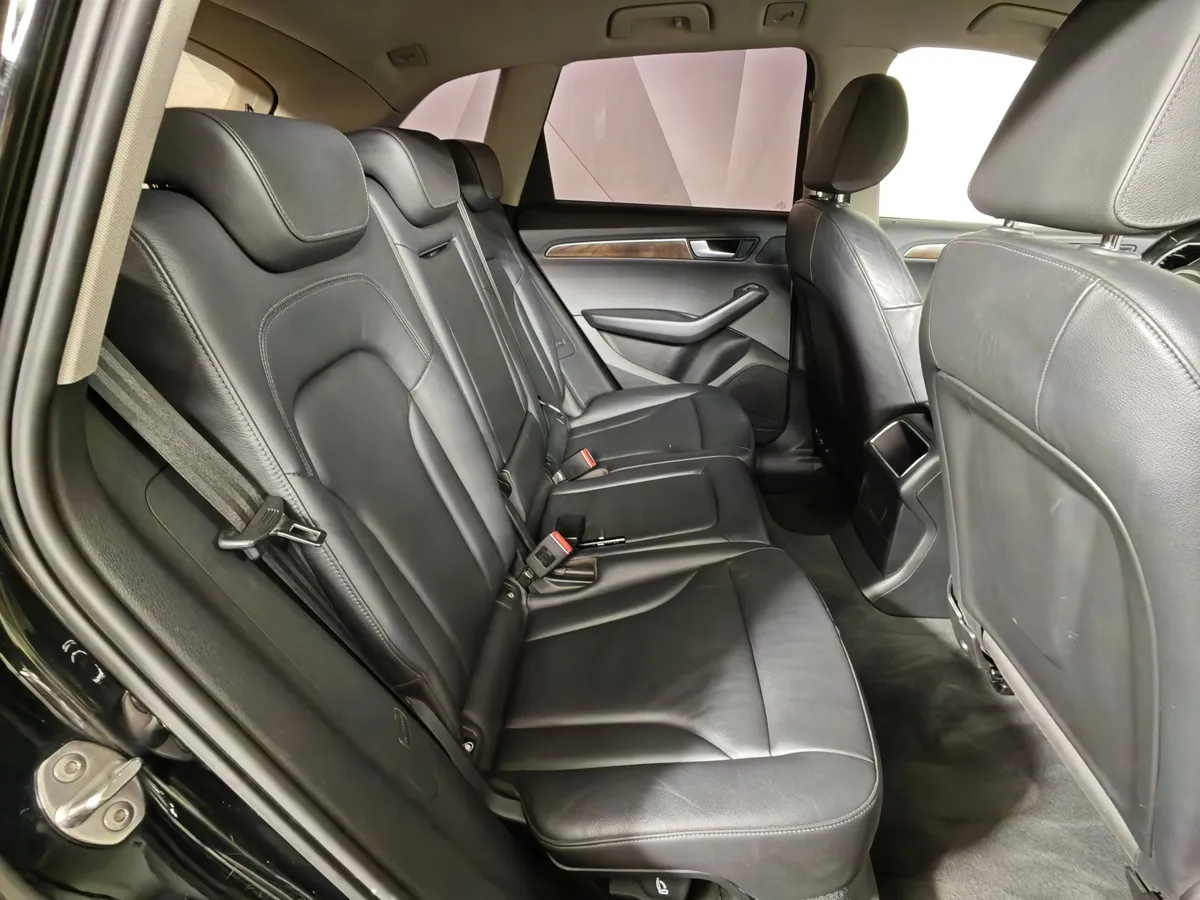 Audi Q5 2.0 TFSI tiptronic quattro (211 л.с.) Черный в АВИЛОН. Слайд №14