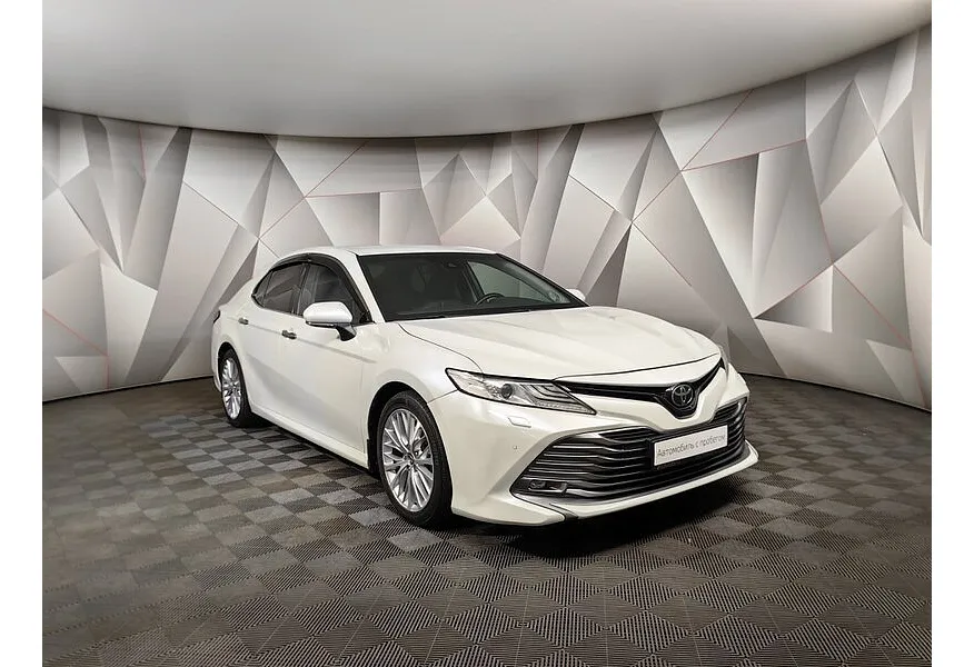 Toyota Camry 2.5 AT (181 л.с.) Белый в АВИЛОН. Слайд №2