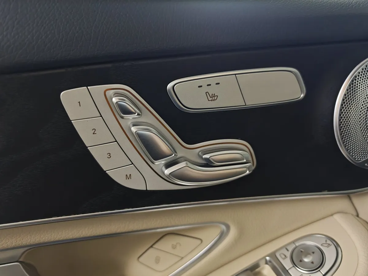 Mercedes-Benz GLC Купе 300 9G-TRONIC 4MATIC (249 л.с.) Sport Серебристый в АВИЛОН. Слайд №20