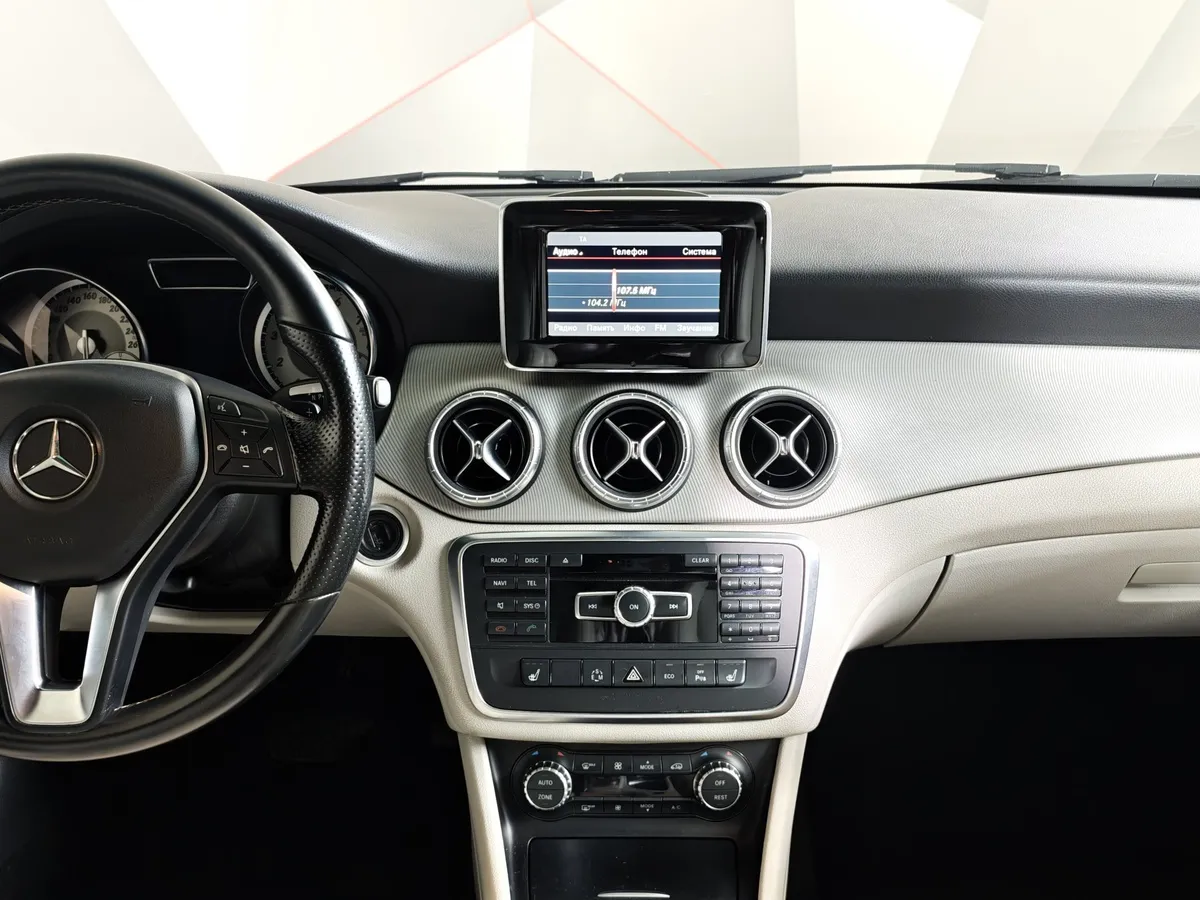 Mercedes-Benz CLA 200 7G-DCT (156 л.с.) Серебристый в АВИЛОН. Слайд №15