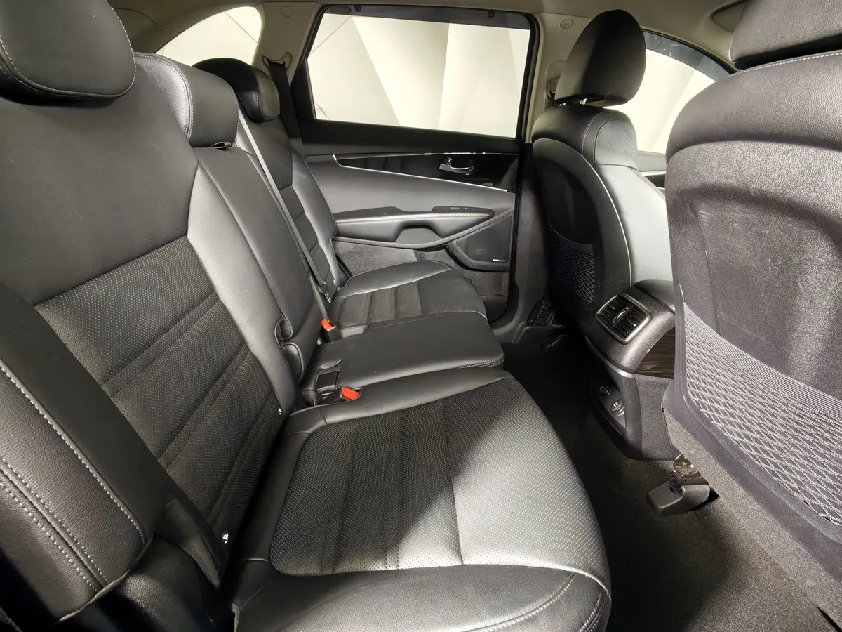 Kia Sorento 2.2 D AT AWD (5 мест) (200 л.с.) Comfort Черный в АВИЛОН. Слайд №16