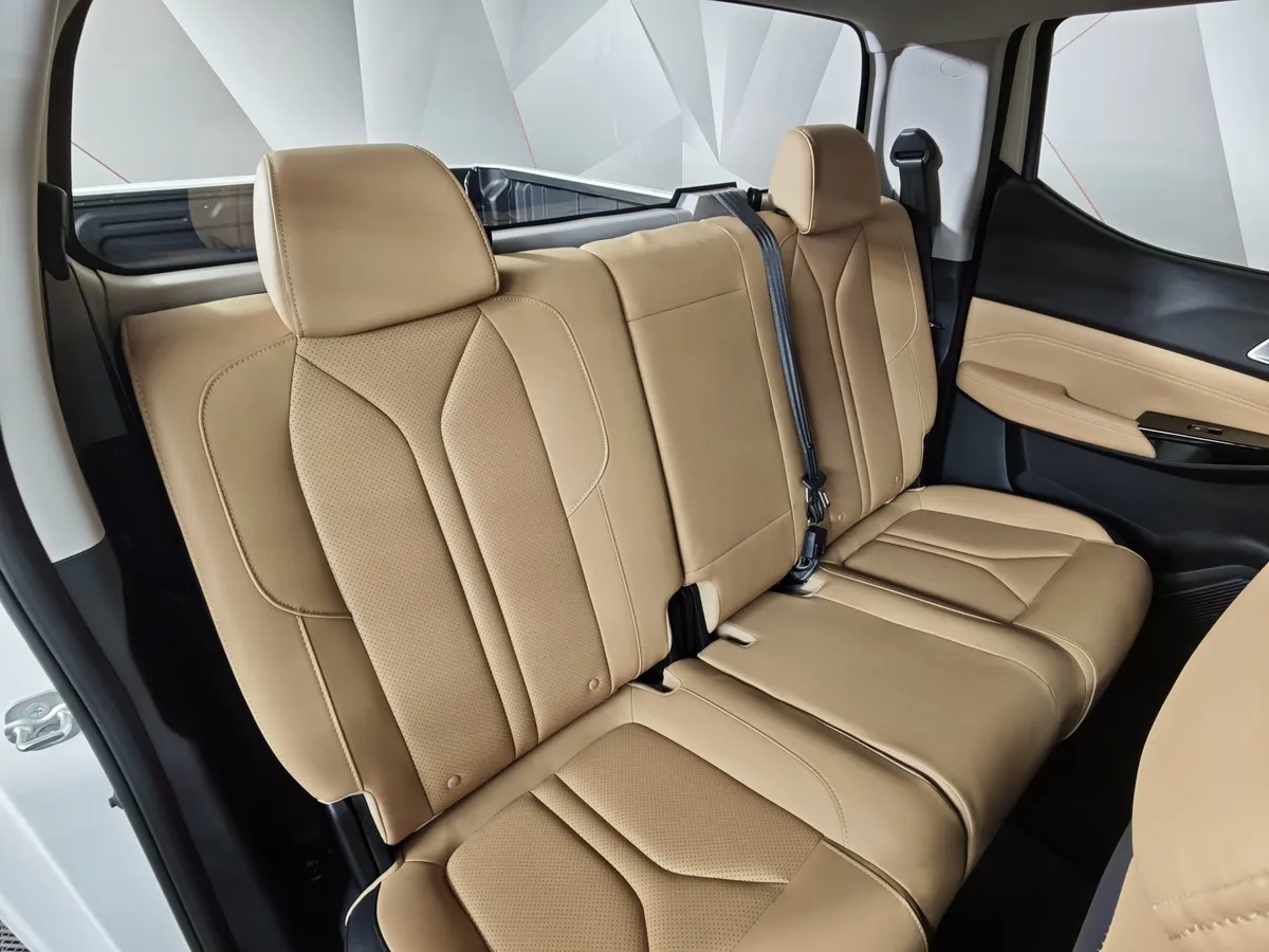 Changan HUNTER PLUS 2.0 AT 4WD (226 л.с.) Luxe Белый в АВИЛОН. Слайд №15