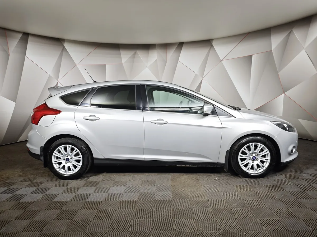 Ford Focus 1.6 PowerShift (125 л.с.) Titanium Серебристый в АВИЛОН. Слайд №6