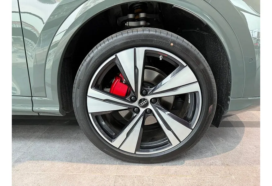 Audi Q5 L 2.0 40 TFSI S tronic quattro (272 л.с.) Зеленый в АВИЛОН. Слайд №18 Audi Q5 L 2.0 40 TFSI S tronic quattro (272 л.с.) Зеленый в АВИЛОН. Слайд №18