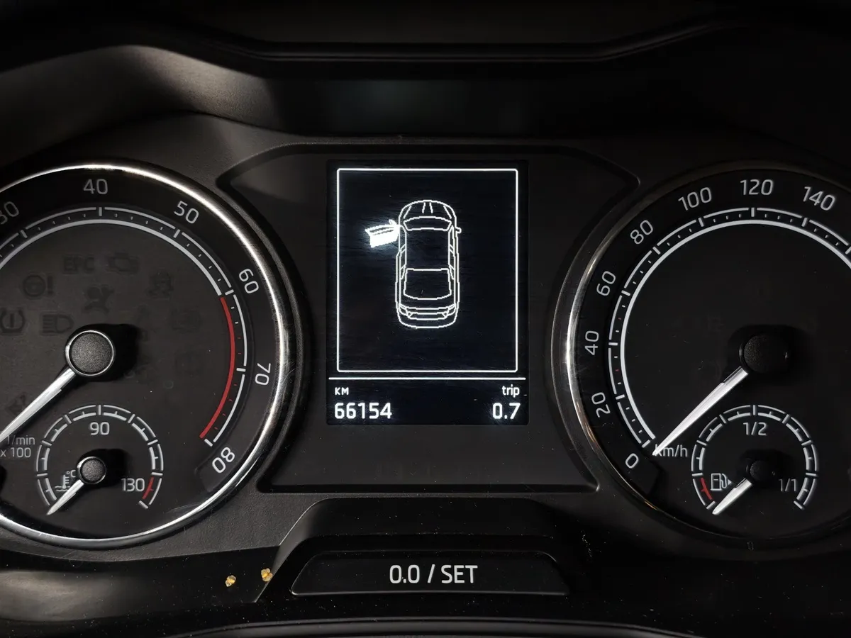 Skoda Rapid 1.6 AT (110 л.с.) Белый в АВИЛОН. Слайд №18