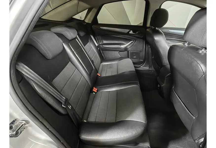 Ford Mondeo 2.0 TDCi PowerShift (140 л.с.) Titanium Серебристый в АВИЛОН. Слайд №14