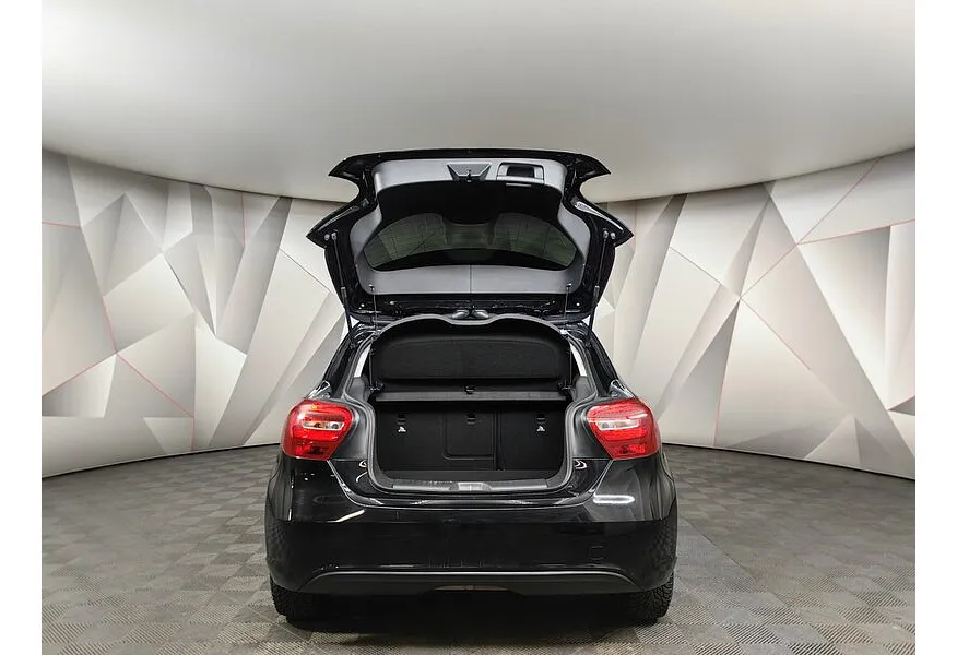 Mercedes-Benz A-Класс A 180 7G-DCT (122 л.с.) Особая серия Черный в АВИЛОН. Слайд №12