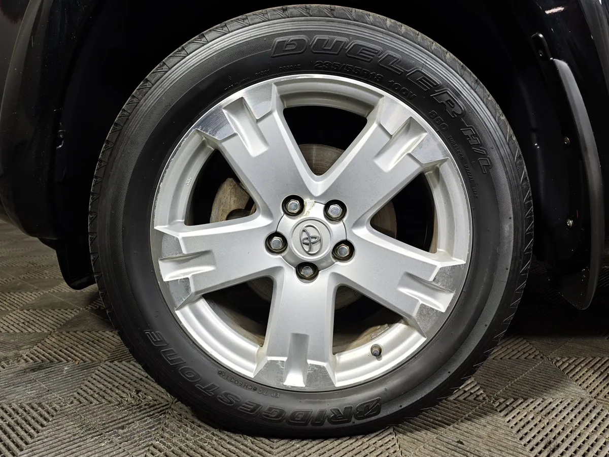 Toyota RAV4 2.4 CVT AWD (170 л.с.) Черный в АВИЛОН. Слайд №9