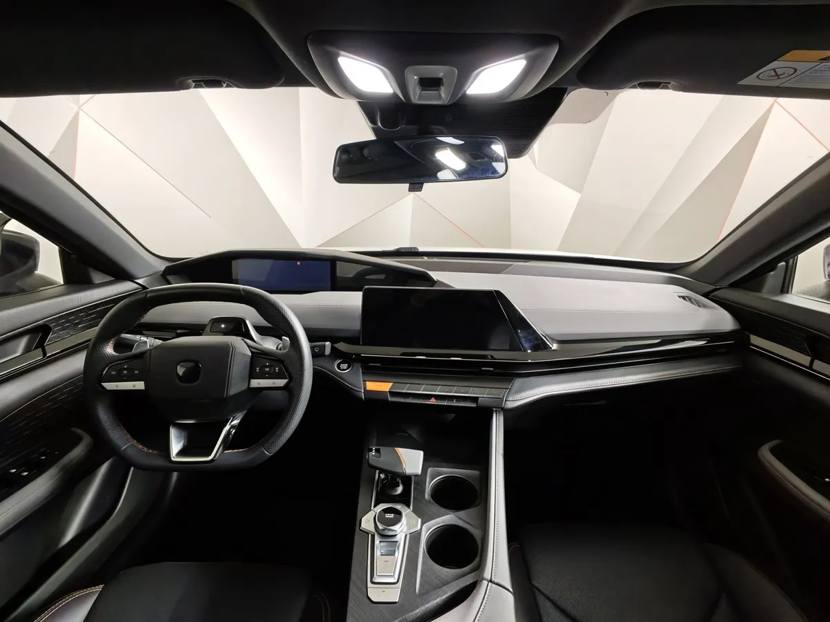 Changan UNI-V 1.5 AMT (181 л.с.) Tech Белый в АВИЛОН. Слайд №14