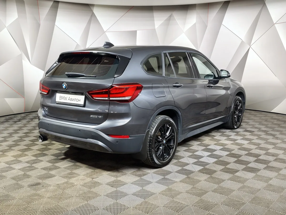BMW X1 18i sDrive (140 л.с.) Advantage Серый в АВИЛОН. Слайд №2