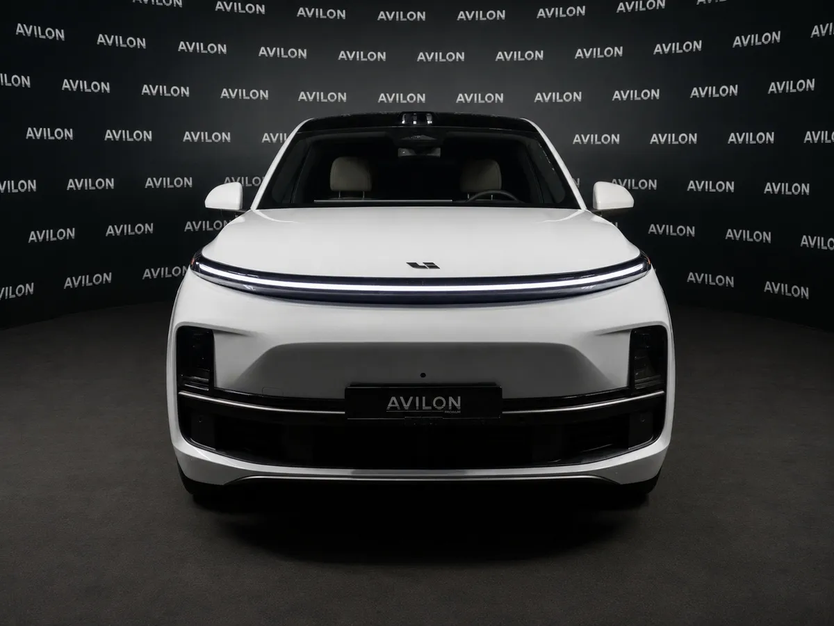 Li Auto L9 1.5 AT 4WD (449 л.с.) Ultra Белый в АВИЛОН. Слайд №5