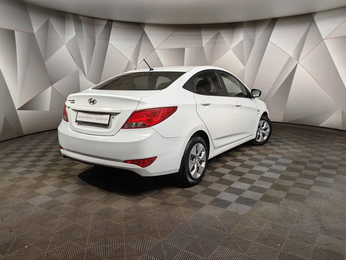 Hyundai Solaris 1.6 AT (123 л.с.) Белый в АВИЛОН. Слайд №2