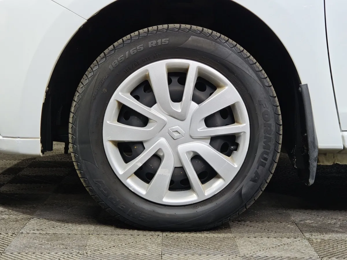 Renault Sandero 1.6 AT (102 л.с.) Белый в АВИЛОН. Слайд №9