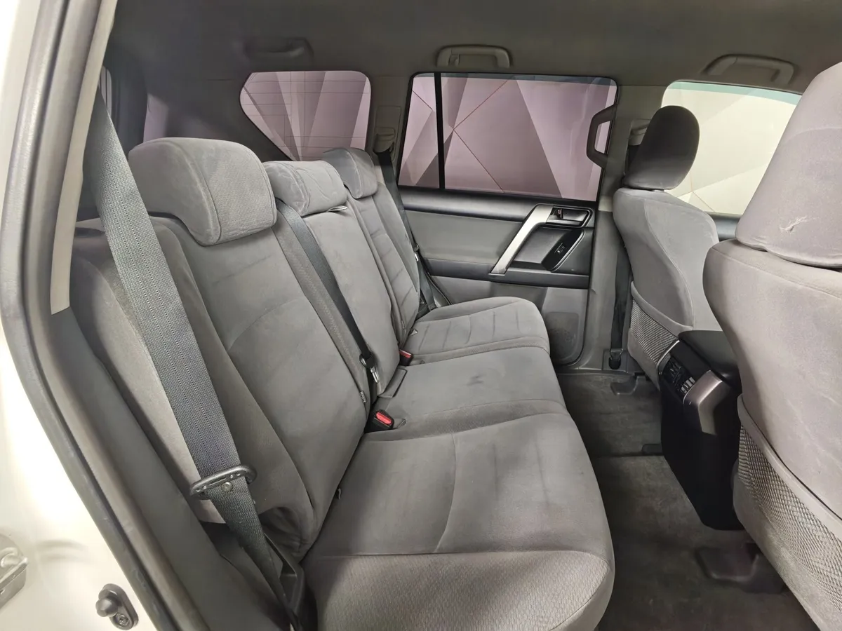 Toyota Land Cruiser Prado 3.0 D AT 4WD (5 мест) (173 л.с.) Белый в АВИЛОН. Слайд №16
