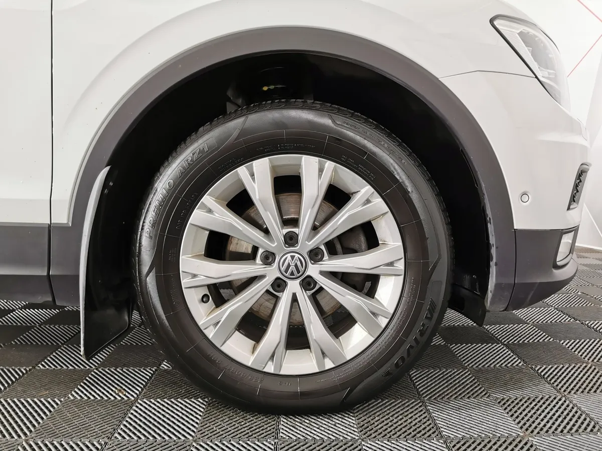 Volkswagen Tiguan 1.4 TSI BlueMotion DSG (150 л.с.) Avenue Белый в АВИЛОН. Слайд №9