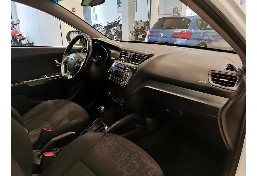 Kia Rio 1.6 AT (123 л.с.) Белый в АВИЛОН. Слайд №12