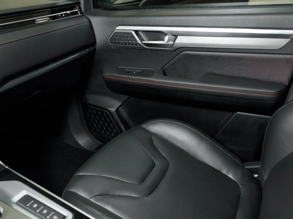 Sollers ST8 2.0G 8AT AWD (224 л.с.) Premium Серебристый в АВИЛОН. Слайд №10