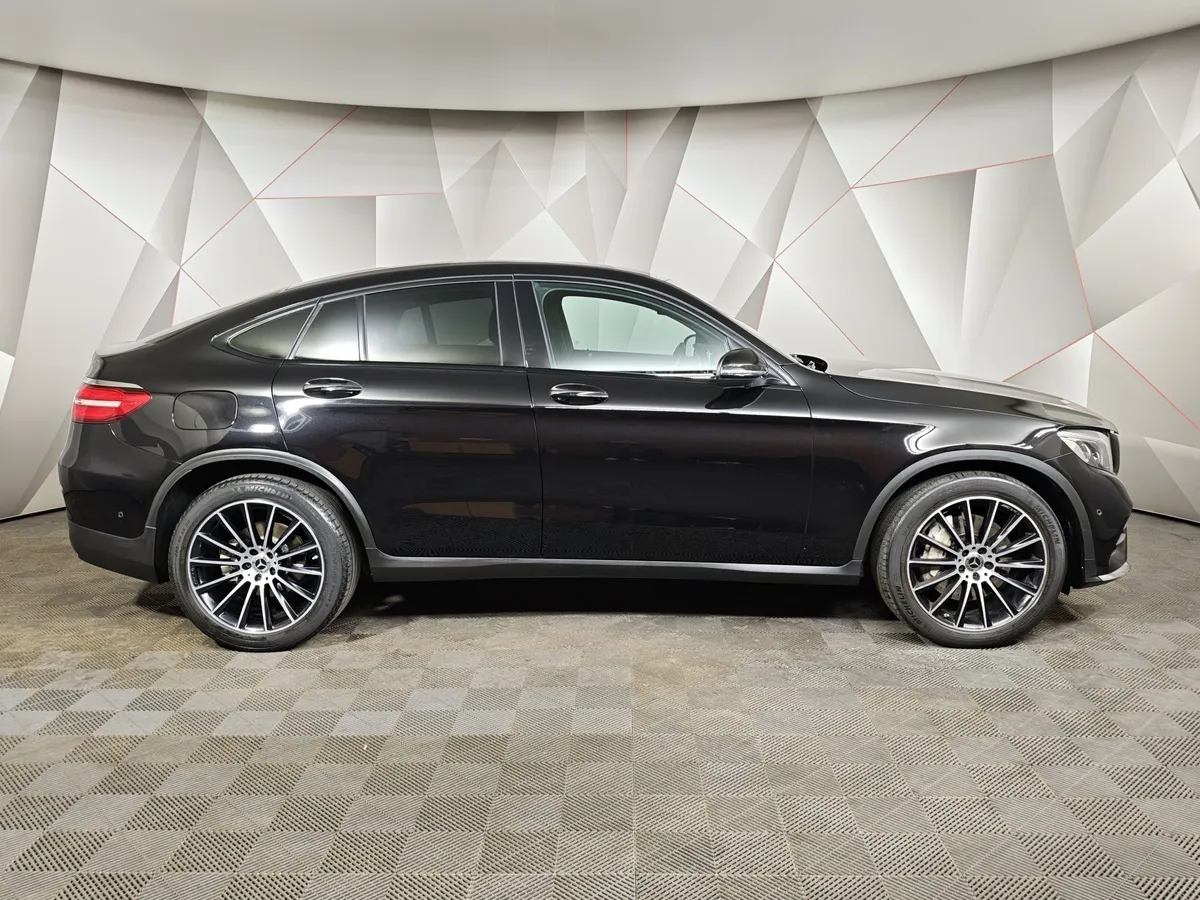 Mercedes-Benz GLC Купе 300 d 9G-TRONIC 4MATIC (245 л.с.) Premium Черный в АВИЛОН. Слайд №6