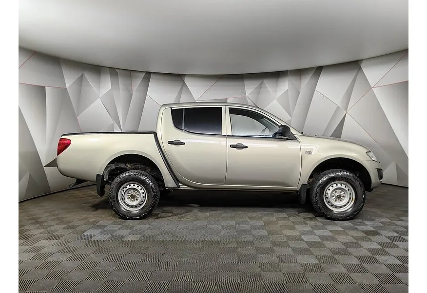 АВИЛОН - Mitsubishi L200 2.5 DI-D MT 4WD (136 л.с.) Бежевый - slide 3