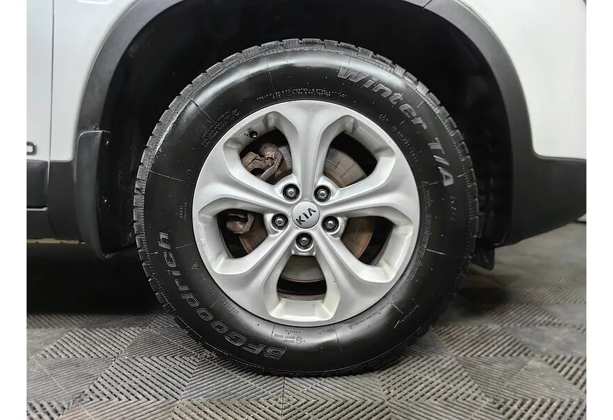 Kia Sorento 2.4 MT 4WD (174 л.с.) Белый в АВИЛОН. Слайд №9