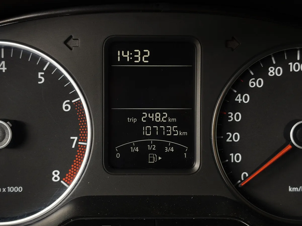 Volkswagen Polo 1.4 DSG (85 л.с.) Comfortline Красный в АВИЛОН. Слайд №18