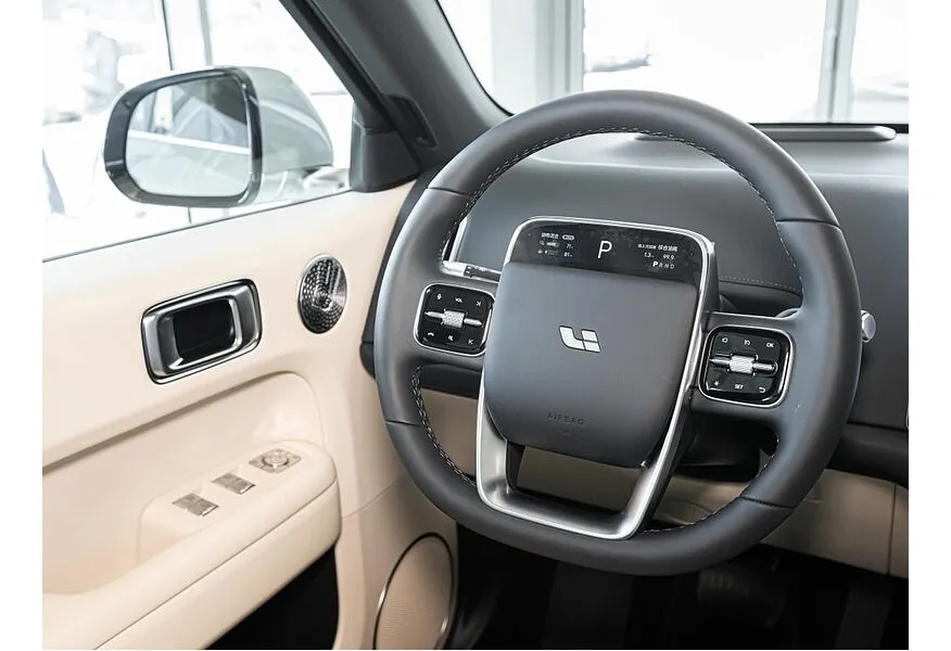 Li Auto L6 1.5 AT 4WD (150 л.с.) Max Голубой в АВИЛОН. Слайд №4