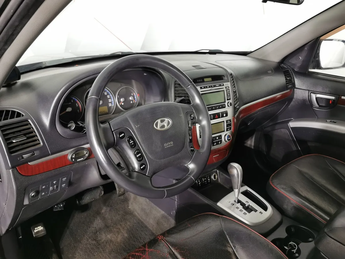Hyundai Santa Fe 2.2 CRDi AT (153 л.с.) Черный в АВИЛОН. Слайд №18